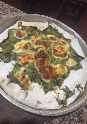 Una foto de Tarta de hojas verdes y salsa blanca 🥧♥️