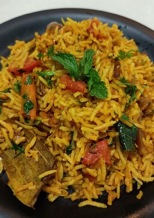 टोमॅटो राईस (Tomato rice recipe in marathi) रेसिपी चे मुख्य फोटो 