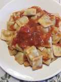 Ravioles con Salsa de Tomates Casera