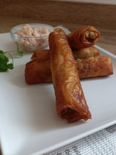 Una foto de Rollitos filipinos de bacalao y morcilla