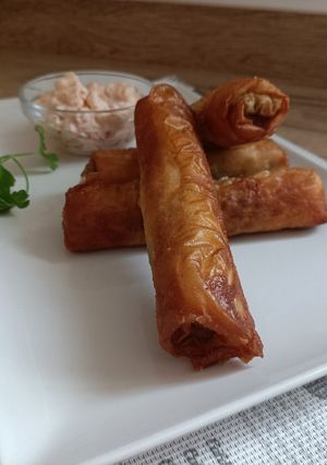 Una foto de Rollitos filipinos de bacalao y morcilla