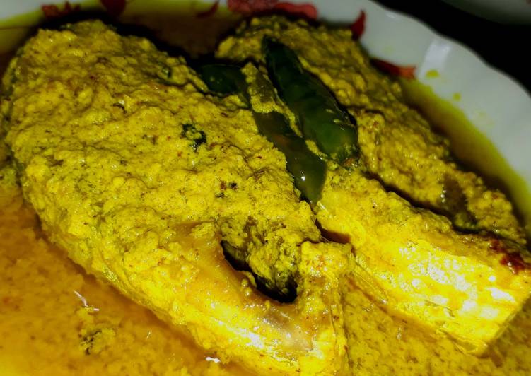 Simple Way to Make Perfect Dudh Ilish (Hilsa Fish in Milk)