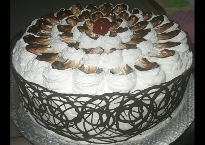 Cream Cake For Eid