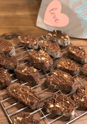 O poză a rețetei Biscotti cu ciocolată și cafea.