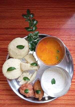 A picture of Idli Vada Sambhar.