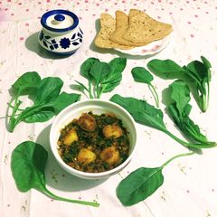 A picture of Palak Aloo.