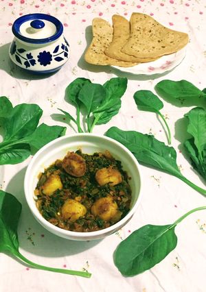 A picture of Palak Aloo.