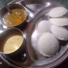 A picture of Idli sambar.