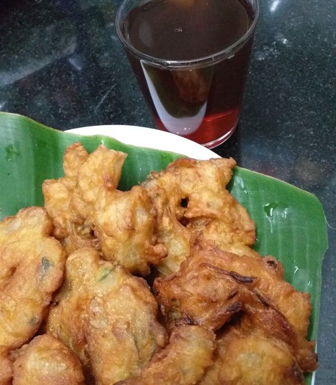 https://img-global.cpcdn.com/recipes/12c5e9246e69021c/680x781cq80/kerala-savala-vadaonions-fritterstea-time-snacks-recipe-main-photo.jpg