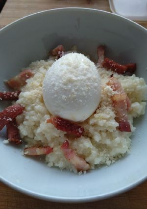 Une photo de Risotto parmesan et oeuf mollet
