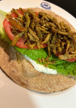 Una foto de 🌱 Kebab no carne y salsa yogur casera 🌱