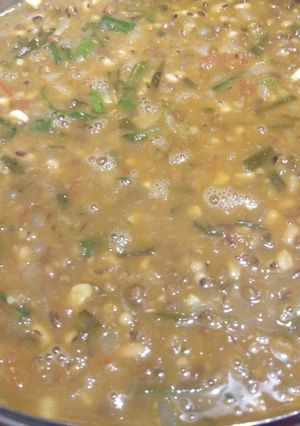 हरे प्याज़ वाली दाल (hare pyaz wali dal recipe in Hindi) रेसिपी मुख्य फोटो