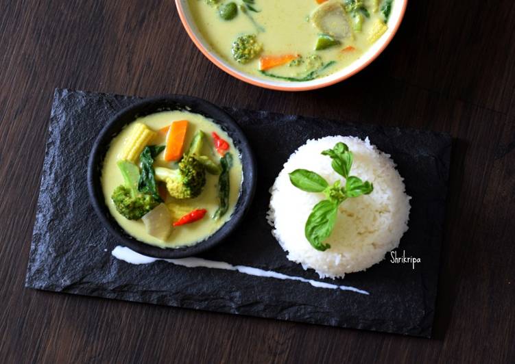 Healthy Recipe of Homemade Vegetarian Thai Green curry paste /Curry: