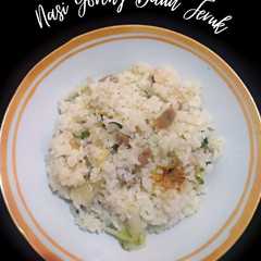 A picture of Nasi Goreng Daun Jeruk.