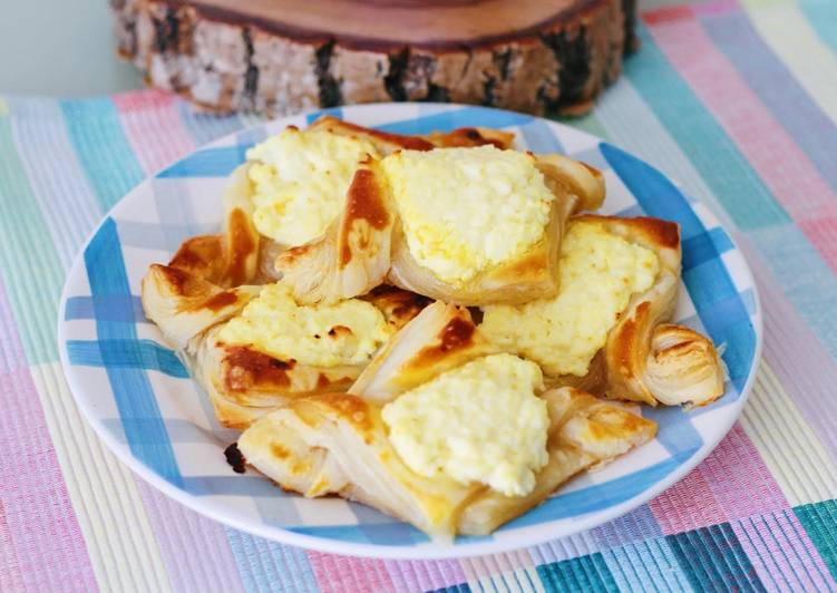 Simple Way to Prepare Homemade “Vatrushka” or buns with cottage cheese