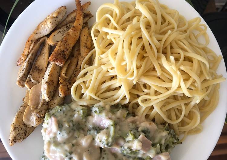 Tallarines blancos con brócoli y pollo😋😋😋 Receta de Homemade.sato- Cookpad