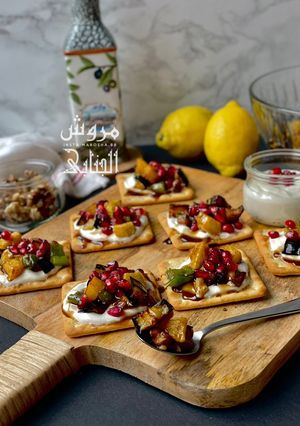 صورة لوصفة مقبلات الباذنجان و الكراكرزEggplant and crackers appetizers