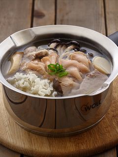 【家樂福廚房】快煮湯-什錦鮮菇梅花豬肉湯 的食譜成品照片