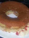 Bizcocho rellena de mermelada de melón y plátano