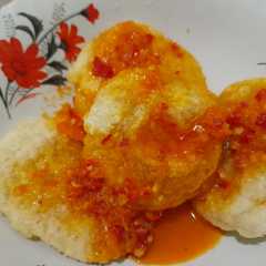 A picture of Cireng kuah seblak.