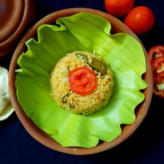 A picture of Broken rice tomato bath.