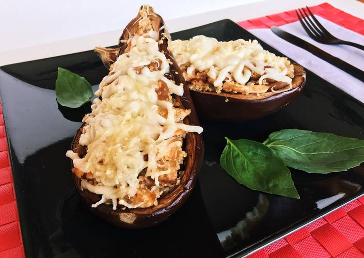 Berenjena rellena con quinoa y pollo