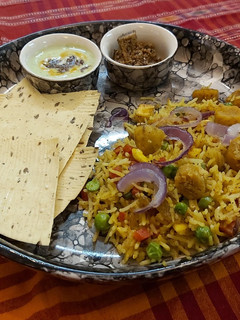 राजस्थानी गुट्टा पुलाव (rajasthani gatta pulao recipe in Hindi) रेसिपी मुख्य फोटो