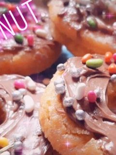 चॉकलेटी डोनट्स (Chocolate donuts recipe in Hindi) रेसिपी मुख्य फोटो