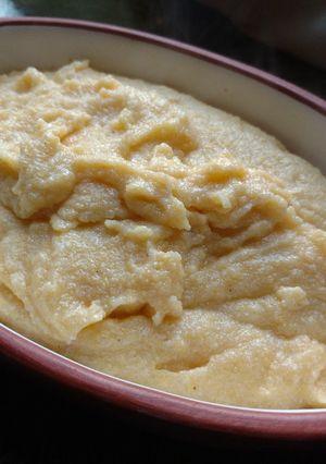 Una foto de Polenta cremosa vegana