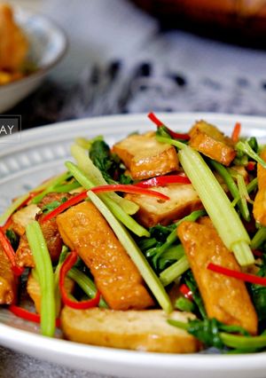 香芹炒豆干 - 適合炎夏的餐桌料理 的食譜成品照片