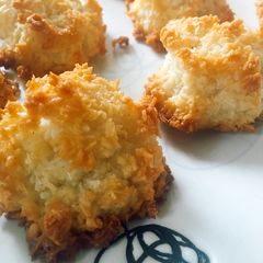 Coconut rochers A picture of Coconut rochers.