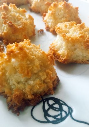 A picture of Coconut rochers.