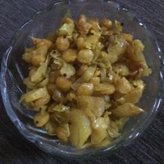 A picture of Gobhi chana dal sabzi.