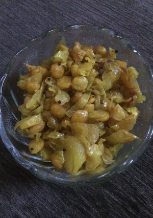 A picture of Gobhi chana dal sabzi.