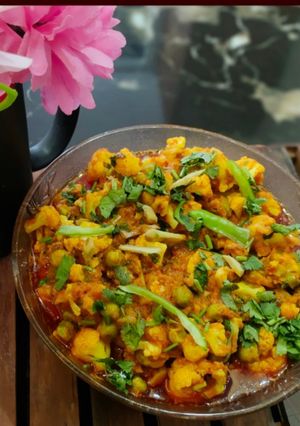 A picture of Gobhi Matar Masala.