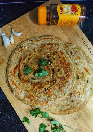 গার্লিক লাচ্ছা পরোটা(garlic laccha paratha recipe in Bengali) রেসিপির প্রধান ছবি