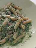 Pasta al tonno con pesto di valeriana e mandorle
