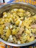 Salade marinée de pommes de terre aux harengs fumés, oignons et cornichons