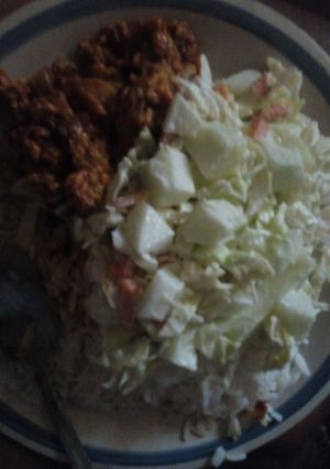 A picture of White rice, salad and stewegg.