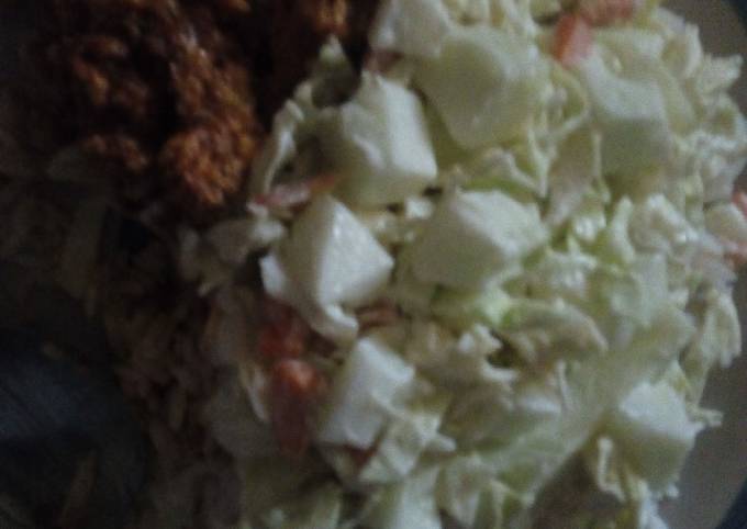 White rice, salad and stewegg