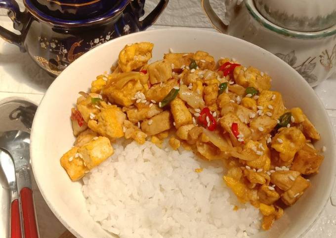 Resep Rice Bowl Tofu with Chicken and Egg oleh Santy Ummu Khansa - Cookpad