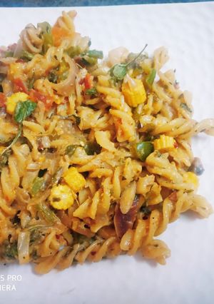 इटालीयन वेजी़ चीज़ी पास्ता (vegies cheese pasta recipe in hindi) रेसिपी मुख्य फोटो