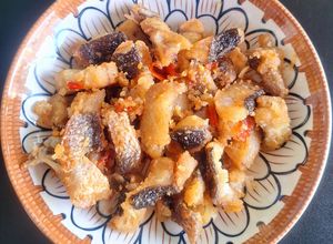 Hình của món Phi lê cá lóc chiên mắm tỏi ớt.