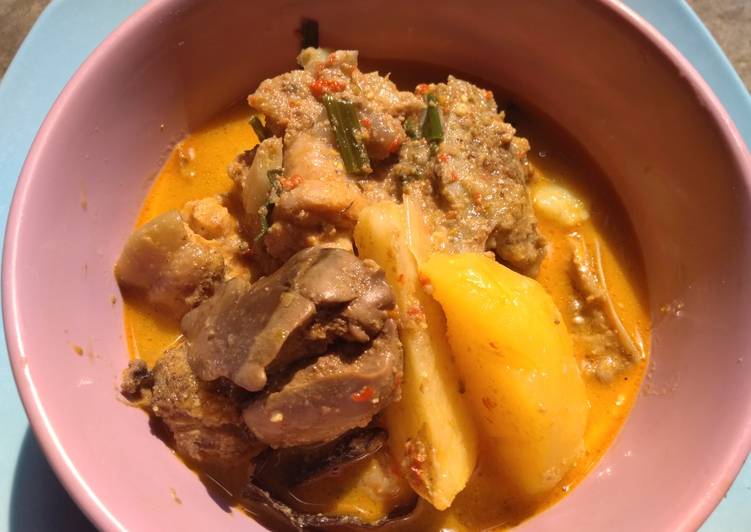 Gulai ayam medan