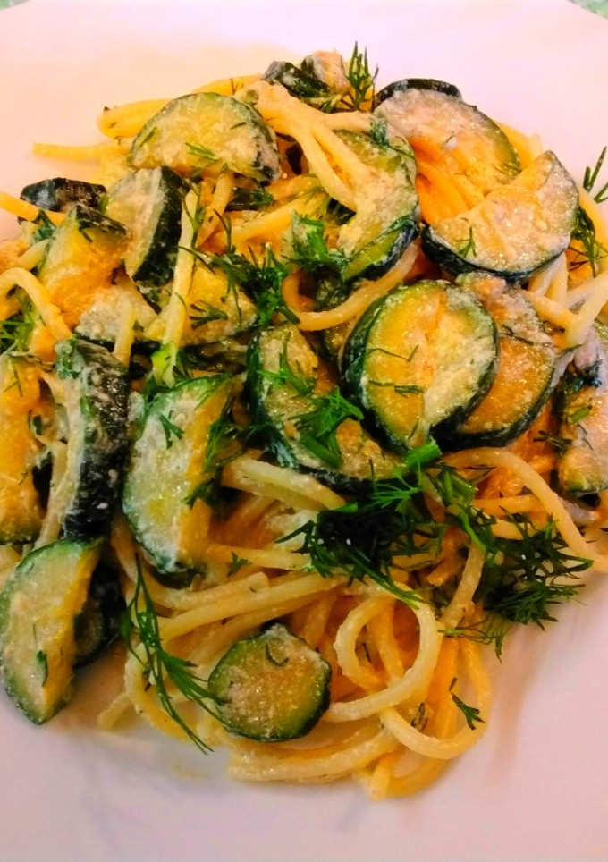 Tejszínes cukkini spagetti tésztával recept fotója
