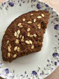 A picture of Oats N Dates Purée Cake.