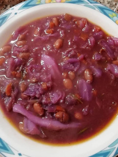 Foto di Zuppa di cavolo viola e fagioli borlotti