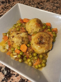 Una foto de Albóndigas de merluza en salsa jardinera