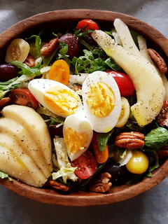 Una foto de Ensalada de Peras, Uvas y Nueces