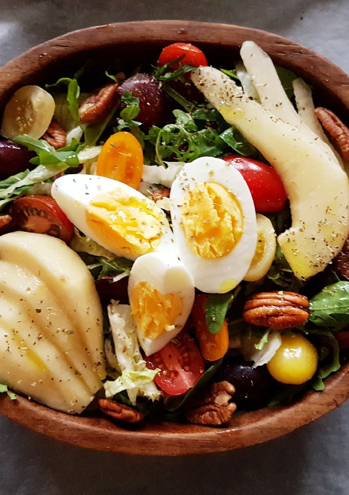 Una foto de Ensalada de Peras, Uvas y Nueces